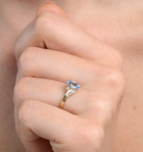 Blue Topaz 0.94CT And Diamond 9K Yellow Gold Ring